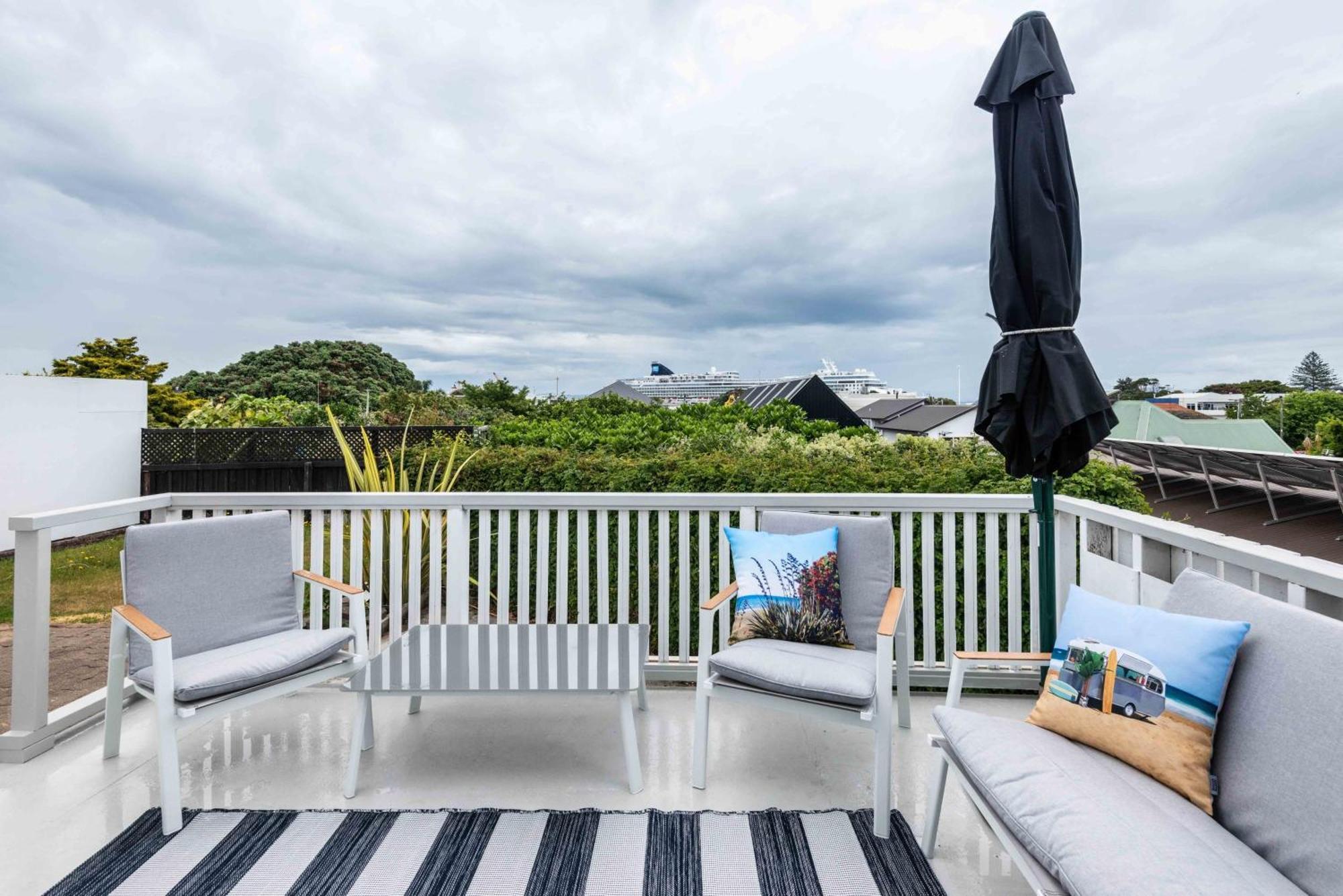 Awesome Beach House On Oceanview Road Mount Maunganui Extérieur photo